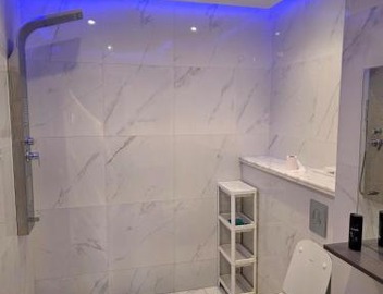 Cozy apartment & pool Excellent location 5
