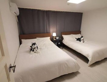 Smart Home -5 Min walk from Hongik Univ Exit3 2 Room, 3 beds ,MAX 6 PPL, 2nd floor 2