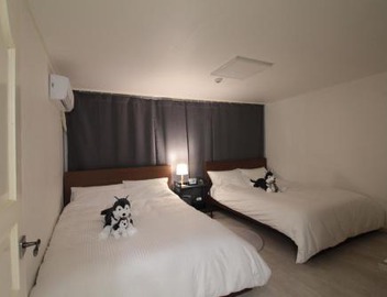Smart Home -5 Min walk from Hongik Univ Exit3 2 Room, 3 beds ,MAX 6 PPL, 2nd floor 3