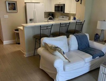 Spacious gulf front condo near beaches and shopping 4