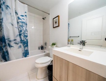 Chic 2 Bedroom Close to Eaton Centre 4