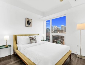 Chic 2 Bedroom Close to Eaton Centre 3