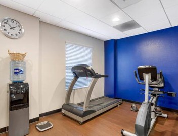 Comfort Suites near Birkdale Village- Huntersville 4