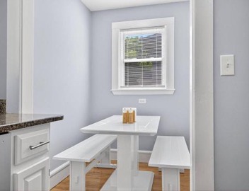 Vintage 5BR apt in Boston with Free Parking 4