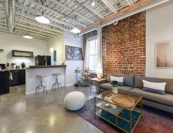 Warehouse District Intimate One Bedroom 4