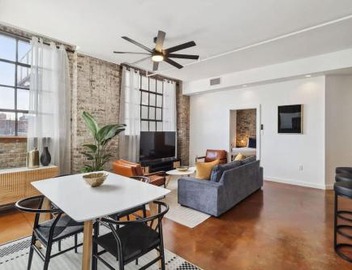 Stylish Industrial Loft in Warehouse District 3