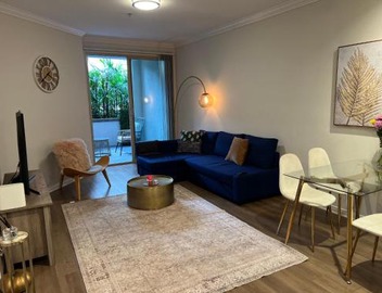 Spacious 1bdrm apartment 10 mins to Cedars-Sinai by car FREE Parking, King bed 3