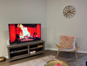 Spacious 1bdrm apartment 10 mins to Cedars-Sinai by car FREE Parking, King bed 2