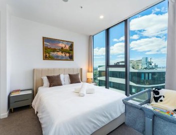 Spacious 4BR penthouse in Box Hill Free Parking x 2 3