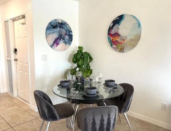 Modern 2BR Lakeview Near Orlando Airport Free Parking 2