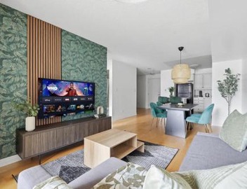 Tropical Designer King Suite - Sleeps 5 - Parking 4