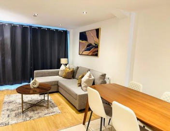 Westferry Deluxe Apartment 3 2