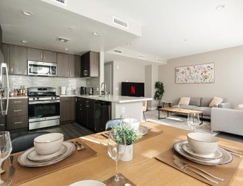 Excellent Town Home 2BR in WEHO Parking,Gym,Pool 5