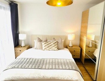 Westferry Deluxe Apartment 3 5