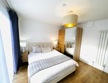 Westferry Deluxe Apartment 3 3