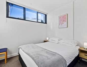 Cosy 1-Bed with Private Balcony By Showgrounds 2