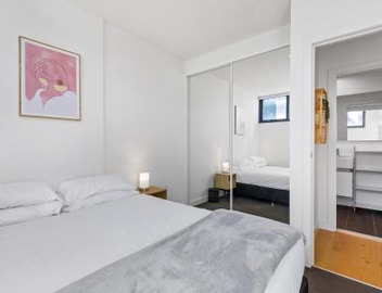 Cosy 1-Bed with Private Balcony By Showgrounds 2