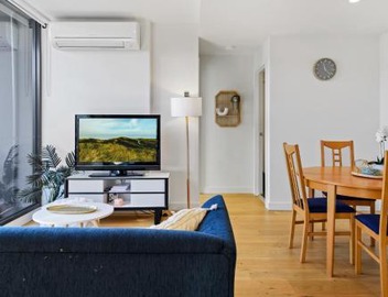 Cosy 1-Bed with Private Balcony By Showgrounds 5