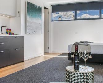 Stylish Studio with Great Amenities near Beachside 4