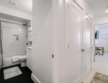 The Luxe 8th St Suite 3