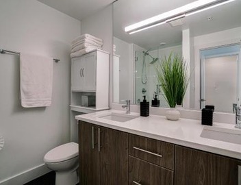 The Luxe 8th St Suite 2