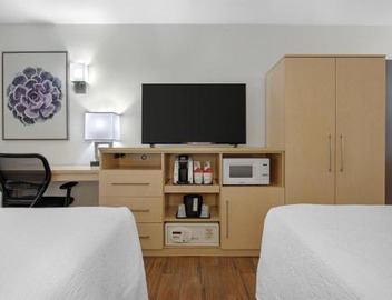 Best Western Plus South Coast Inn 3
