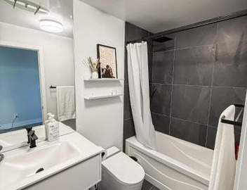 40th Fl Designer Lakeview 2BR PATH & Union Access 5