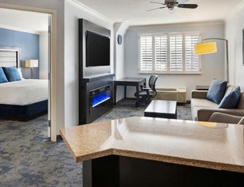 City Express by Marriott Manhattan Beach 2
