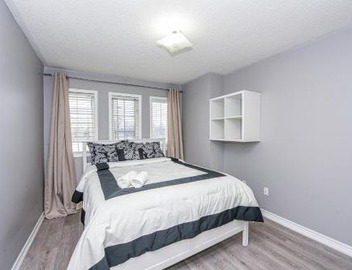 4BR 4BA Home in Mississauga, Sleeps 10, 10 mins to Toronto International Airport 3