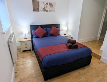 2 Bedroom House with Garden and Free Parking -10 min to London Bridge and near Lewisham Hospital 4