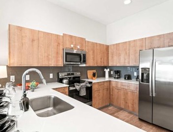 Riviere 3BR Apartment Stylish King Family Pets Friendly Pool & Gym Near Epic Universe 4