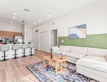 Riviere 3BR Apartment Stylish King Family Pets Friendly Pool & Gym Near Epic Universe 3