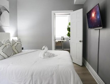 2BR w/Workspace - Coffee Bar - Near Transit 2