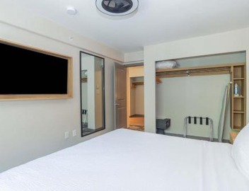 Sandman Signature Surrey-Guildford Suites 5