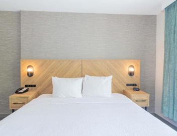 Sandman Signature Surrey-Guildford Suites 4