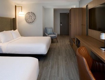Holiday Inn & Suites Montreal Airport by IHG 4