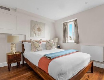 Spacious 4 Bedroom Loft Retreat AC 4