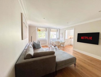 Upscale Apartment in a Prestigious Area 2