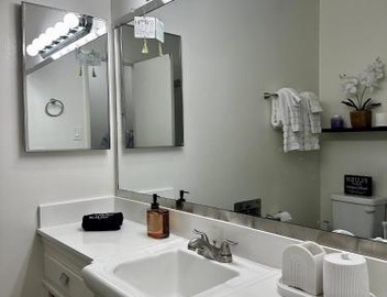 The Nest Manhattan Beach, Partial Ocean View 3