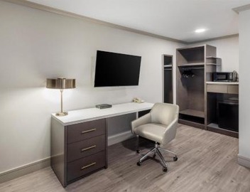 Best Western Plus Executive Suites 4