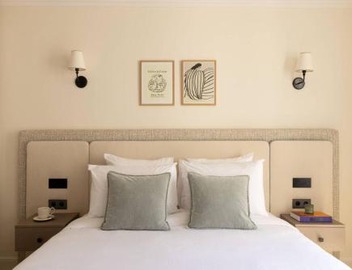 Luxurious Residence Saint Honore by onefinestay 3