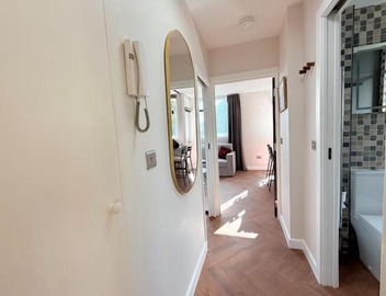Luxury Studio 5 mins east Putney tube station 2