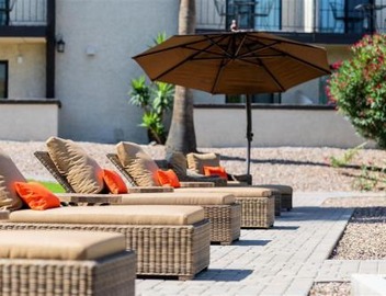 124 Fully Furnished 1BR Suite-Prime Location 2