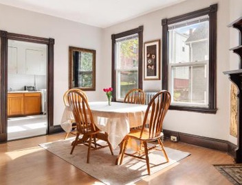 Knock on Wood - Airy Charm in Heart of Downtown 2