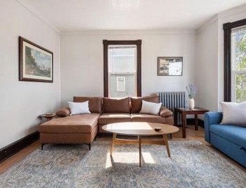 Knock on Wood - Airy Charm in Heart of Downtown 4