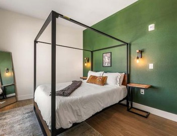 Stylish 2BD Haven with Scenic DTLA Views and Parking 2
