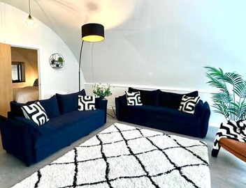 Stunning 2BR Duplex Near Centre 2