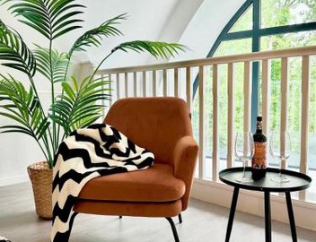 Stunning 2BR Duplex Near Centre 4