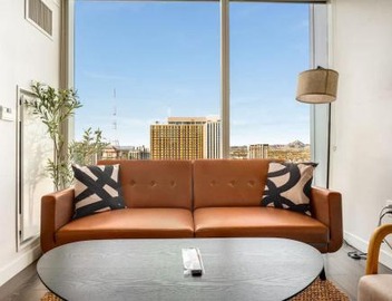 Boulevard Stays Downtown Highrise STU Sky Pool Parking Gym 07 2