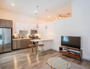 Boulevard Stays Modern Roosevelt Row Suite 1BR Pool Gym 3 4